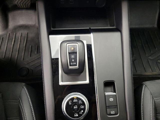 Photo of 2023 Silver Mitsubishi Outlander