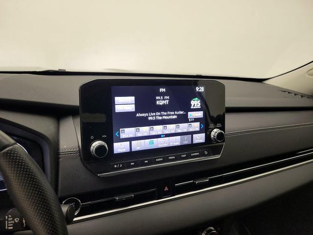Photo of 2023 Silver Mitsubishi Outlander