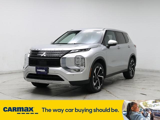 Photo of 2023 Silver Mitsubishi Outlander