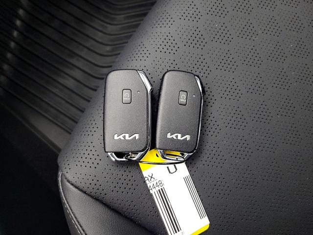 Photo of 2023 Gold Kia Seltos