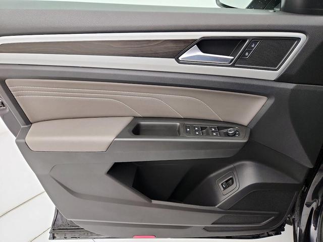 Photo of 2023 Black Volkswagen Atlas