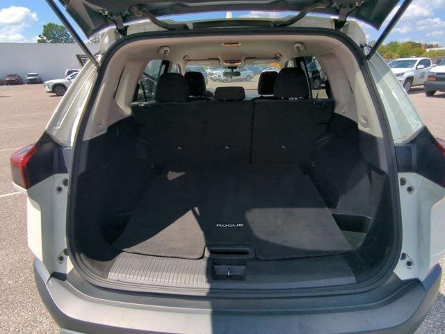 Photo of 2023 Pearl White Tricoat Nissan Rogue
