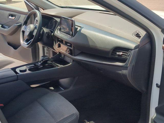 Photo of 2023 Pearl White Tricoat Nissan Rogue