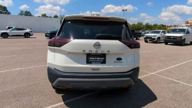 Photo of 2023 Pearl White Tricoat Nissan Rogue