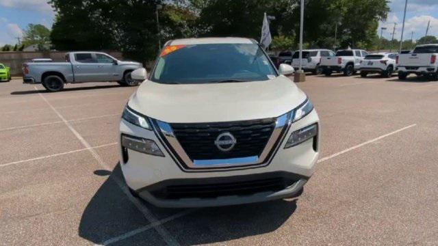 Photo of 2023 Pearl White Tricoat Nissan Rogue