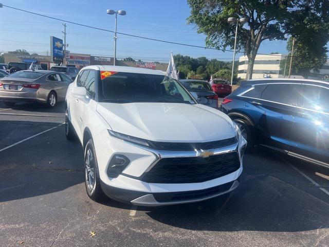 Photo of 2025 Summit White Chevrolet Blazer