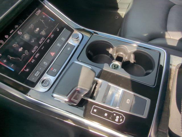 Photo of 2024 Mythos Black Metallic Audi Q7