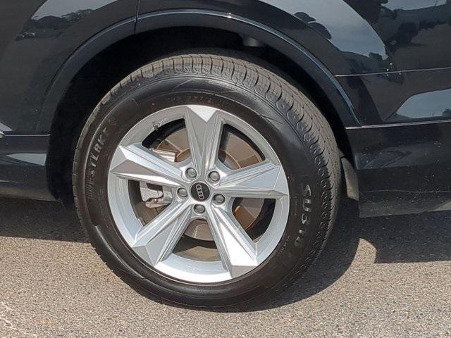 Photo of 2024 Mythos Black Metallic Audi Q7