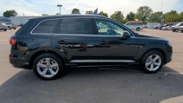 Photo of 2024 Mythos Black Metallic Audi Q7