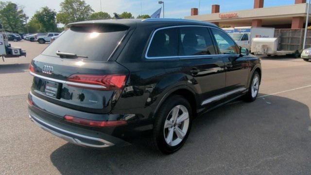 Photo of 2024 Mythos Black Metallic Audi Q7
