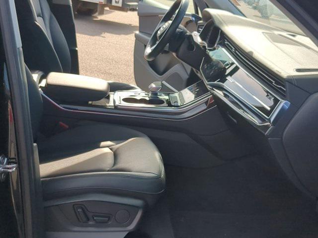 Photo of 2024 Mythos Black Metallic Audi Q7