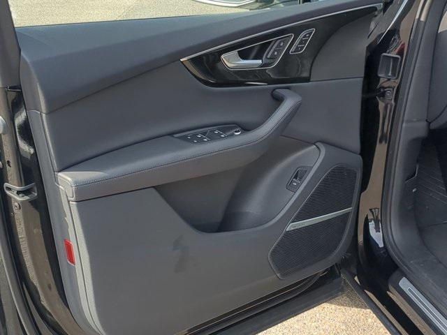 Photo of 2024 Mythos Black Metallic Audi Q7