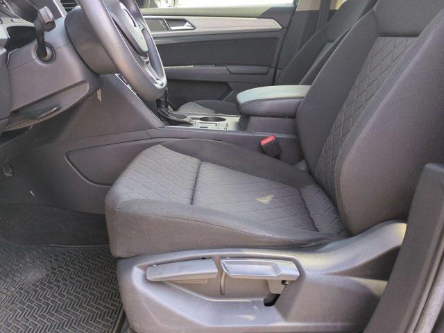 Photo of 2018 Platinum Gray Metallic Volkswagen Atlas