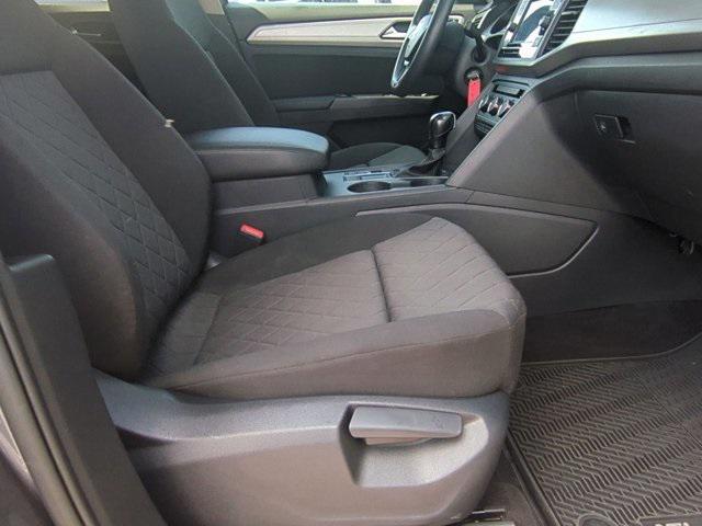 Photo of 2018 Platinum Gray Metallic Volkswagen Atlas