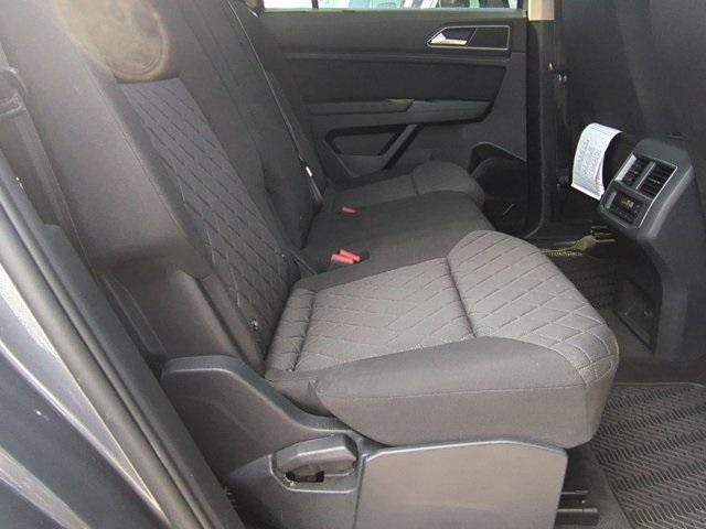 Photo of 2018 Platinum Gray Metallic Volkswagen Atlas