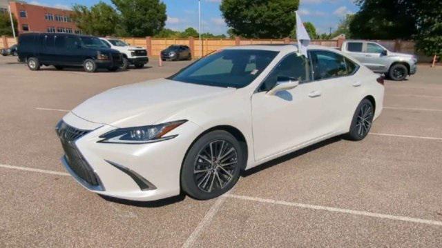 Photo of 2022 Eminent White Pearl Lexus ES 350
