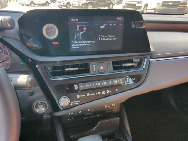 Photo of 2022 Eminent White Pearl Lexus ES 350