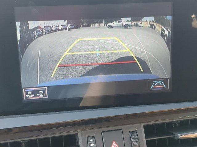 Photo of 2022 Eminent White Pearl Lexus ES 350