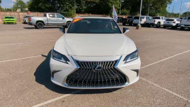 Photo of 2022 Eminent White Pearl Lexus ES 350
