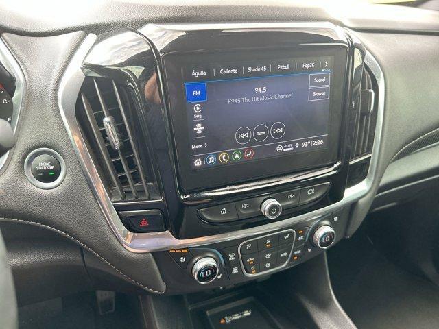 Photo of 2023 Iridescent Pearl Tricoat Chevrolet Traverse