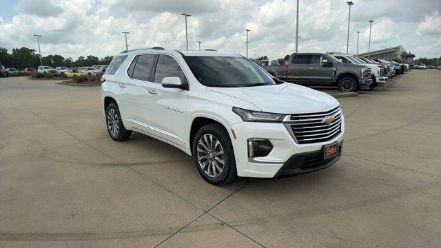 Photo of 2023 Iridescent Pearl Tricoat Chevrolet Traverse