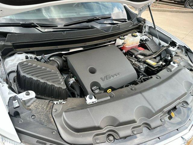 Photo of 2023 Iridescent Pearl Tricoat Chevrolet Traverse