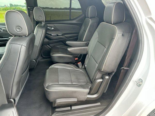 Photo of 2023 Iridescent Pearl Tricoat Chevrolet Traverse