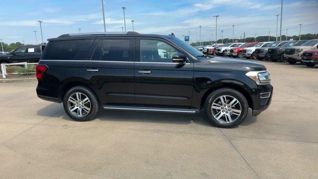 Photo of 2022 Black Metallic Ford Expedition