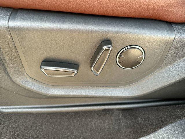 Photo of 2022 Black Metallic Ford Expedition