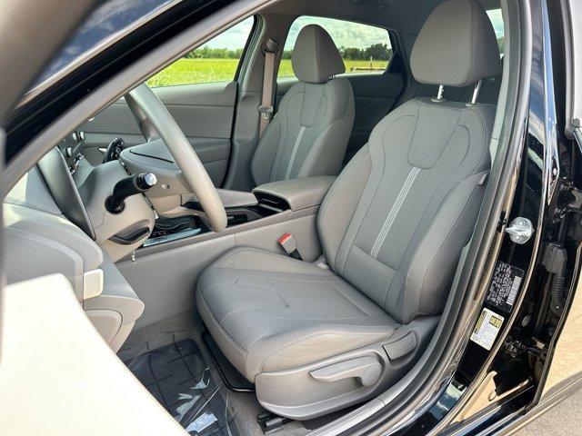 Photo of 2023 Onyx Black Hyundai ELANTRA
