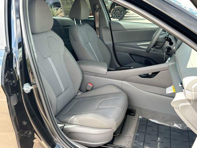 Photo of 2023 Onyx Black Hyundai ELANTRA