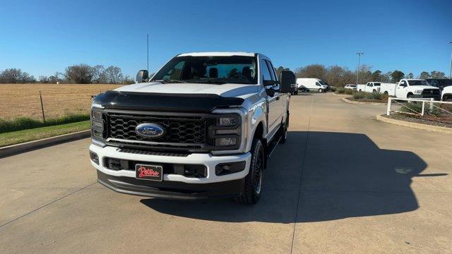 Photo of 2024 Oxford White Ford F-250