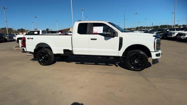 Photo of 2024 Oxford White Ford F-250