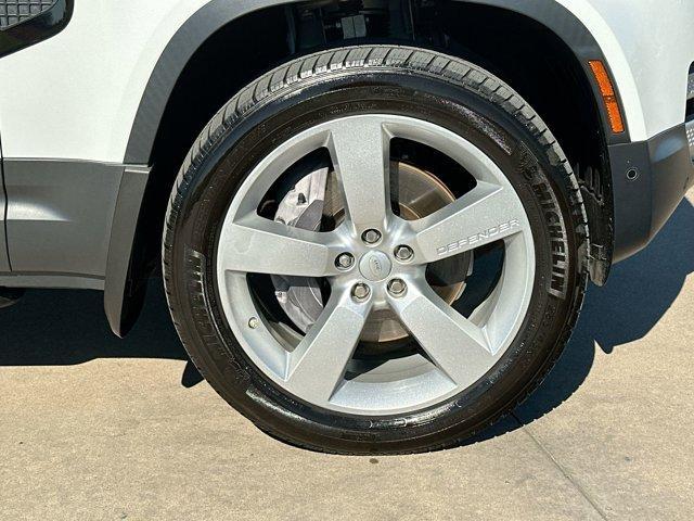 Photo of 2020 Fuji White Land Rover Defender