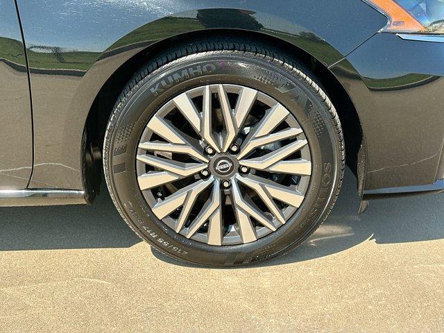 Photo of 2024 Black Nissan Altima
