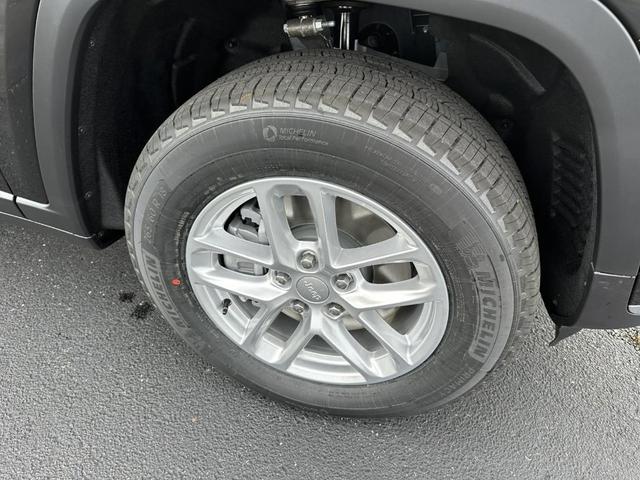 Photo of 2025 Diamond Black Jeep Grand Cherokee L