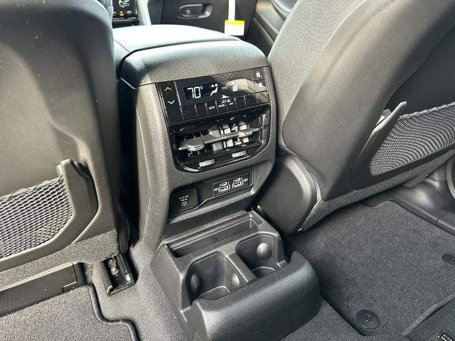 Photo of 2025 Diamond Black Jeep Grand Cherokee L
