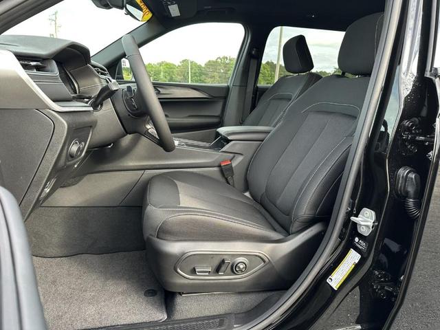 Photo of 2025 Diamond Black Jeep Grand Cherokee L