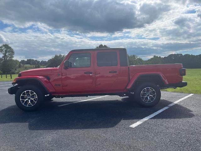 Photo of 2025 Firecracker Red Jeep Gladiator