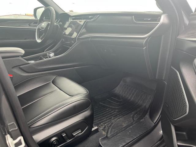 Photo of 2024 Gray Jeep Grand Cherokee