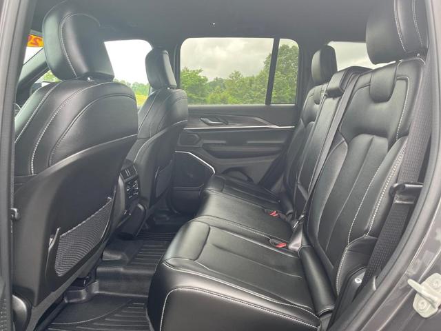Photo of 2024 Gray Jeep Grand Cherokee