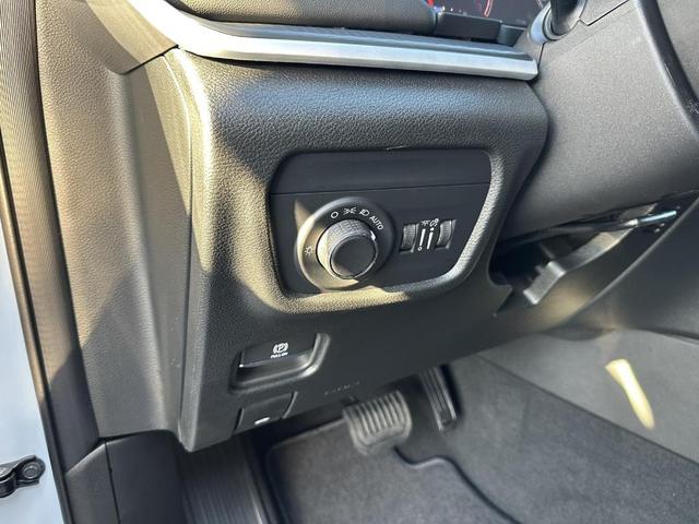 Photo of 2025 Bright White Jeep Grand Cherokee L