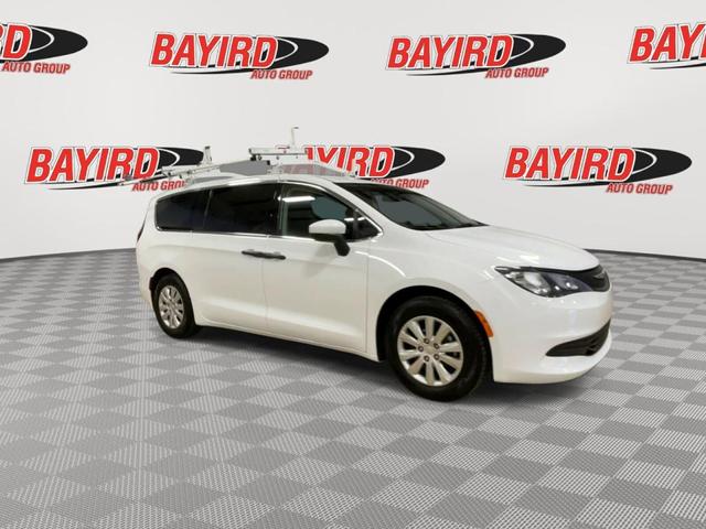 Photo of 2020 Bright White Clearcoat Chrysler Voyager