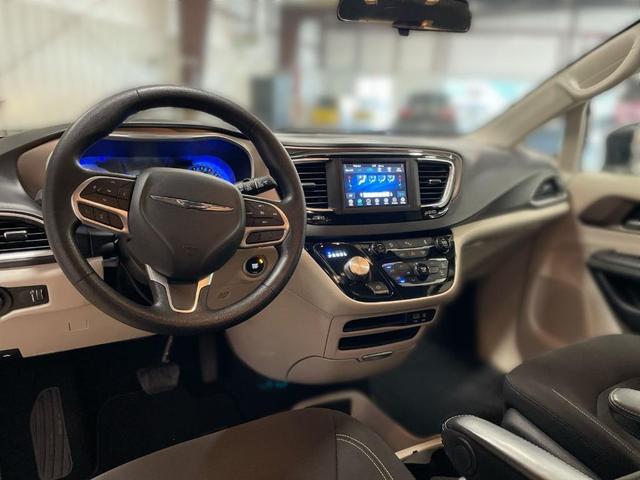 Photo of 2020 Bright White Clearcoat Chrysler Voyager
