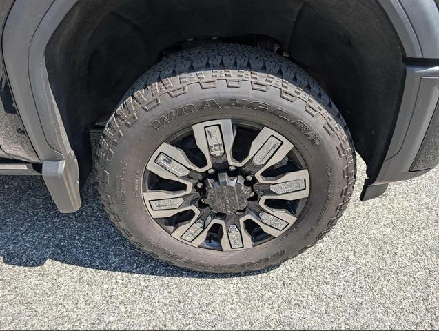 Photo of 2024 Onyx Black GMC Sierra 2500