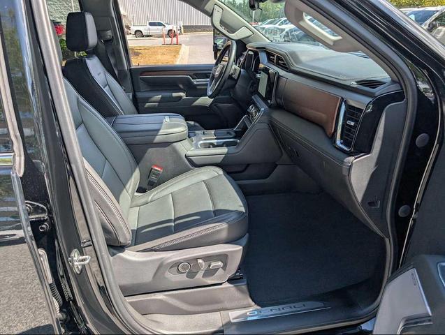 Photo of 2024 Onyx Black GMC Sierra 2500