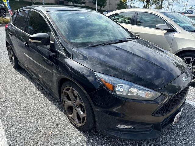 Photo of 2017 Shadow Black Ford Focus ST