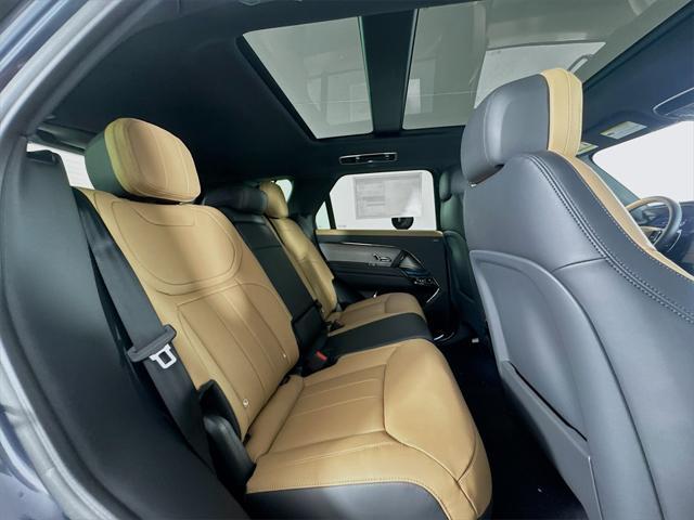 Photo of 2025 Varesine Blue Metallic Land Rover Range Rover Sport