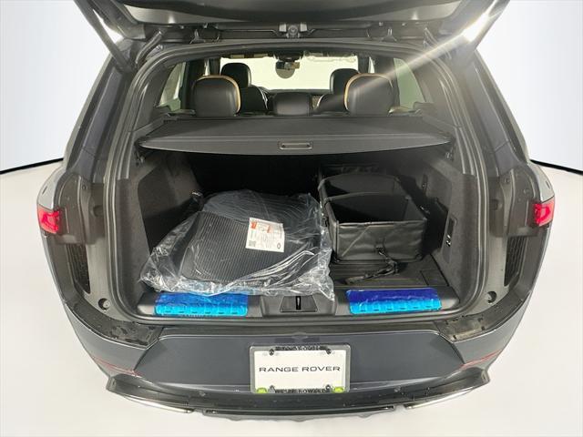 Photo of 2025 Varesine Blue Metallic Land Rover Range Rover Sport