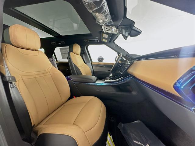 Photo of 2025 Varesine Blue Metallic Land Rover Range Rover Sport